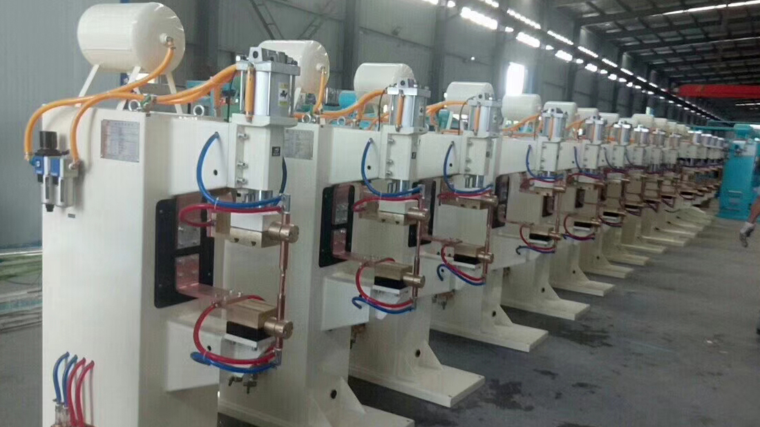 非標焊機生產(chǎn)現(xiàn)場6