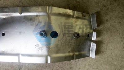 焊本為客戶安裝調(diào)試法蘭螺母中頻點焊機